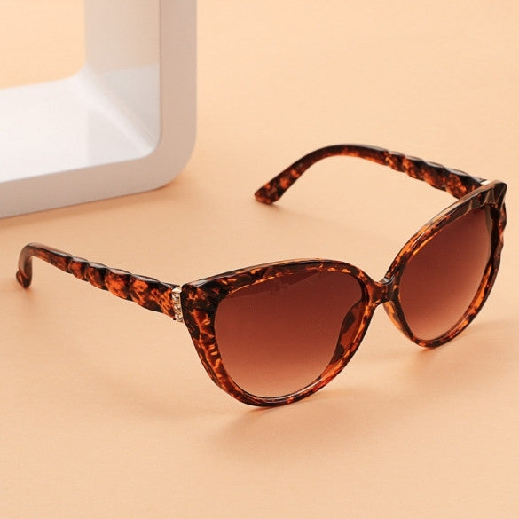 Classic Retro Women Vintage Style Sunglasses - Oh Yours Fashion - 4